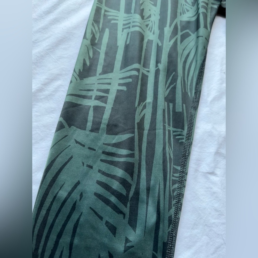Beyond Yoga High Waisted Green Bamboo Fields Cropped Leggings Large - Picture 6 of 13